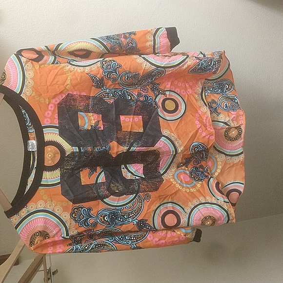 Topia, size is large - Picture 1 of 1